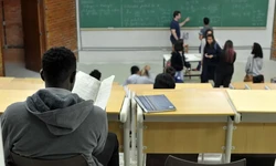 Governo federal cria poupana para combater evaso no ensino mdio (foto: Arquivo/Agncia Brasil )