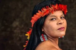 Conheça Sonia Guajajara: indígena na lista dos 100 mais influentes do mundo (crédito: Reprodução/Instagram)