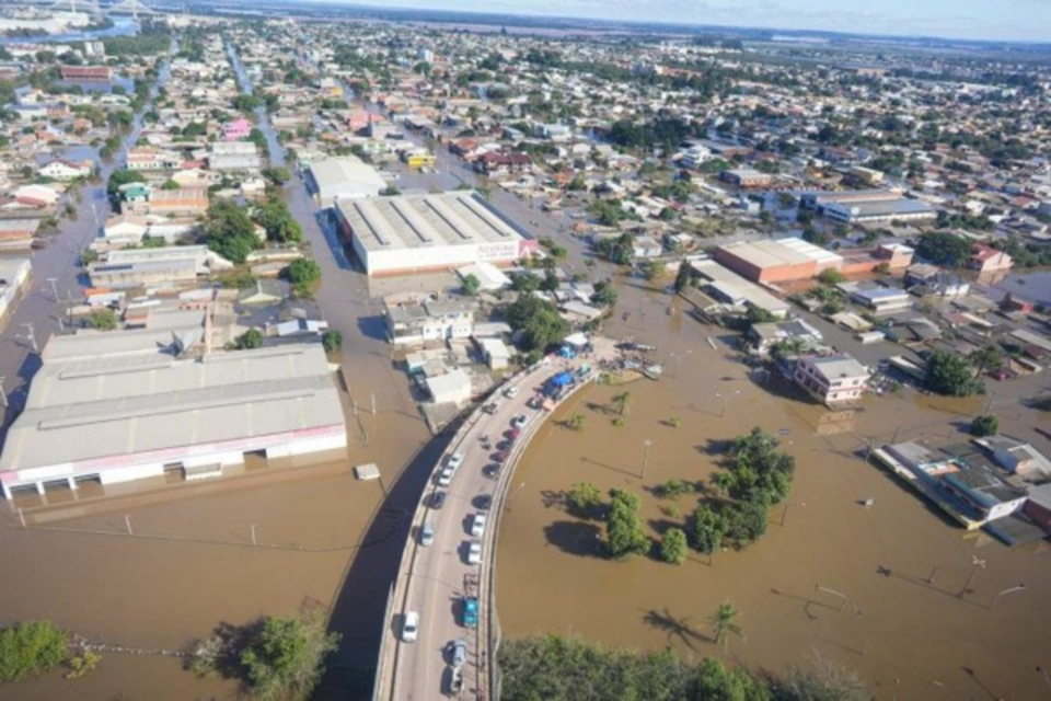 Porto Alegre debaixo d'gua por causa da cheia do Guaba. Especialista afirma que, desde o desastre de 1941, houve tempo e alertas para preparar a cidade contra inundaes (Crdito: Mauricio Tonetto/Secom/GRS)