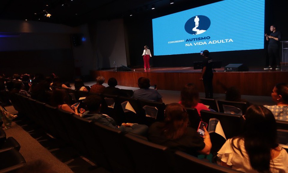 O evento contar com exposio de trabalhos cientficos, relato de experincias com autistas adultos, apresentaes culturais realizadas por pessoas neurodivergentes e momentos de networking (Foto: Divulgao)