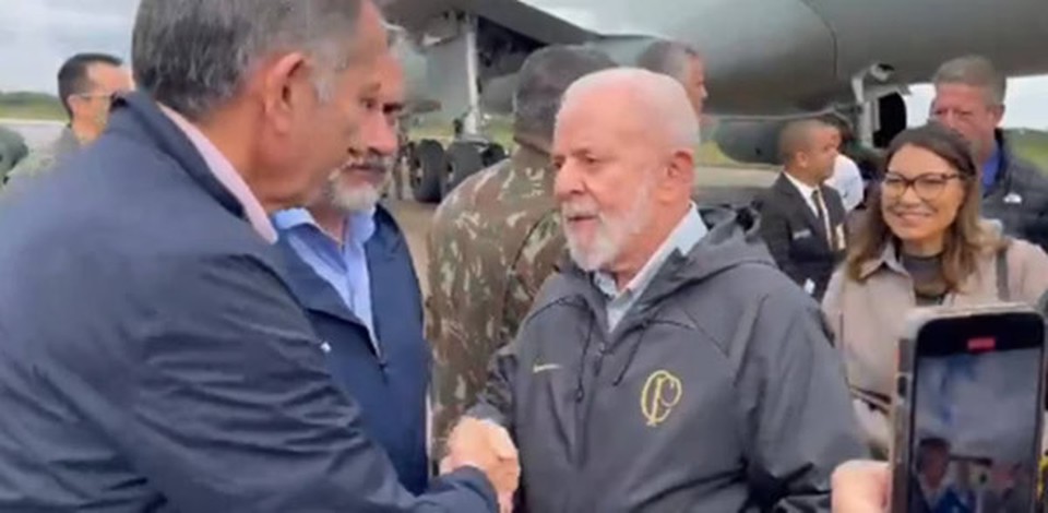 Presidente Lula chegou ao Rio Grande do Sul neste domingo (05) (Foto: Reproduo/X)