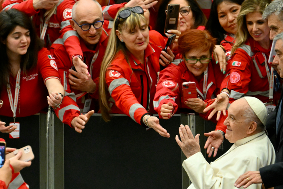 Pela primeira vez o Vaticano  repudiou e denunciou veementemente a 'ideologia de gnero' (Crdito: ALBERTO PIZZOLI / AFP)