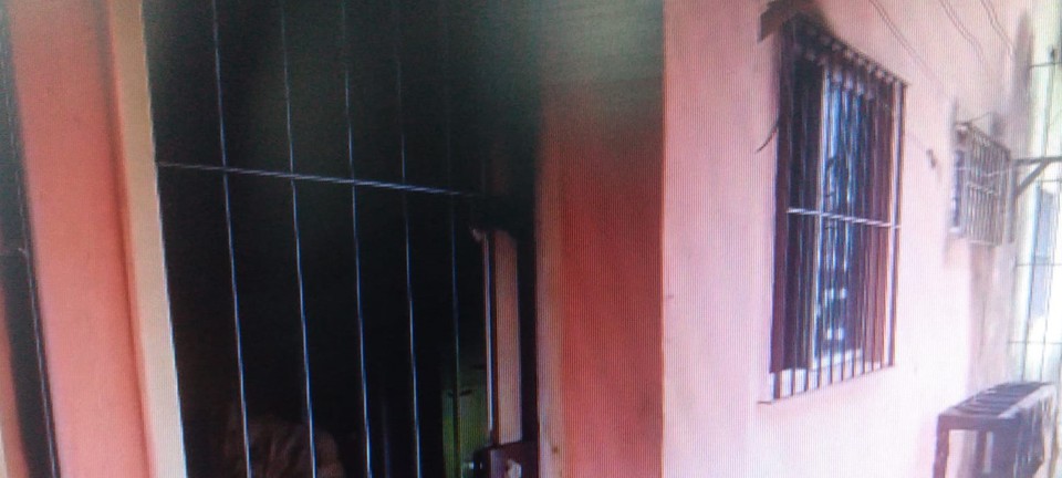 Fogo atingiu imvel no Cabo (Foto:Redes Sociais )