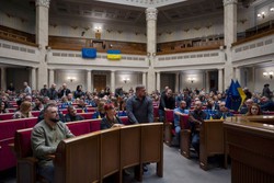 Parlamento da Ucrnia ratifica acordo dos minerais com os EUA (foto: ANDRII NESTERENKO/AFP
)