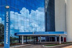 O que abre na Sexta-Feira Santa e Tiradentes? Veja o funcionamento do INSS, bancos e Correios (Rafa Neddermeyer/Agncia Brasil)