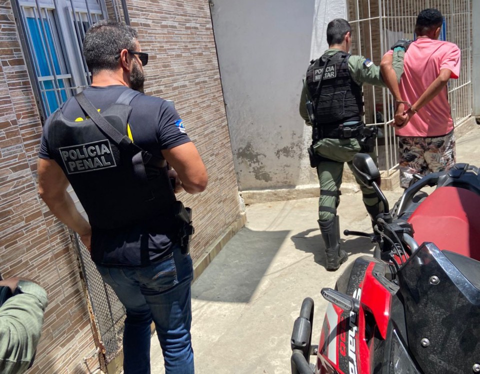 O homem foi conduzido para a Central de Plantes da Capital (Ceplanc), em Campo Grande (Foto: Divulgao/SEAP)