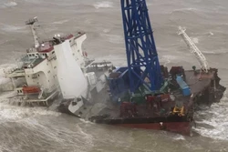 Doze corpos encontrados após naufrágio no Mar da China Meridional  (Foto: Handout / GOVERNMENT FLYING SERVICE / AFP)