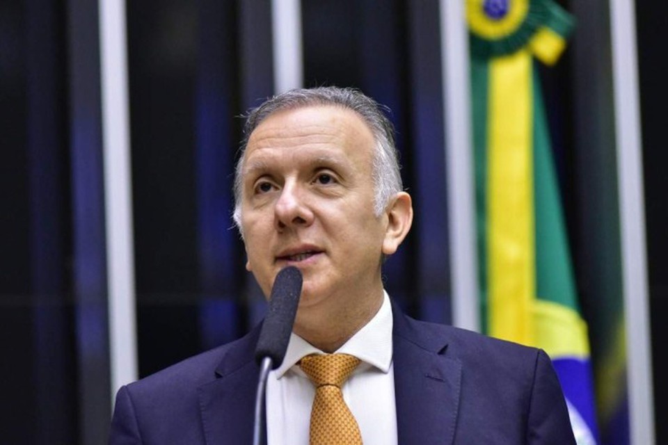
Deputado Aguinaldo Ribeiro durante discusso da reforma tributria na Cmara (foto: Zeca Ribeiro/CmaradosDeputados)