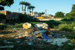 ''Eu j perdi tudo mesmo'': chegada do perodo chuvoso desperta pesadelos antigos de moradores do Recife  (Foto: Marina Torres/DP Foto)