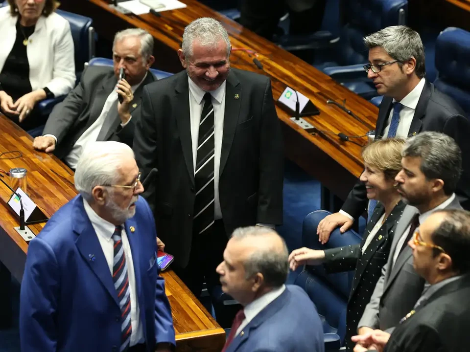 Senado durante sessão plenária que votou o projeto de lei que regulamenta as chamadas bets (foto: Lula Marques/ Agência Brasil)