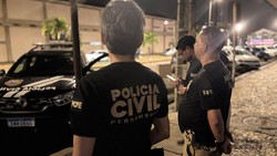 Homem  morto apedrejado em Paulista, no Grande Recife (Foto: SDS/PE)