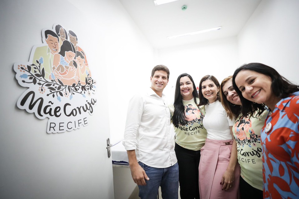 Prefeito Joo campos participou de entrega de novas instalaes da unidade (Foto: Prefeitura do Recife )