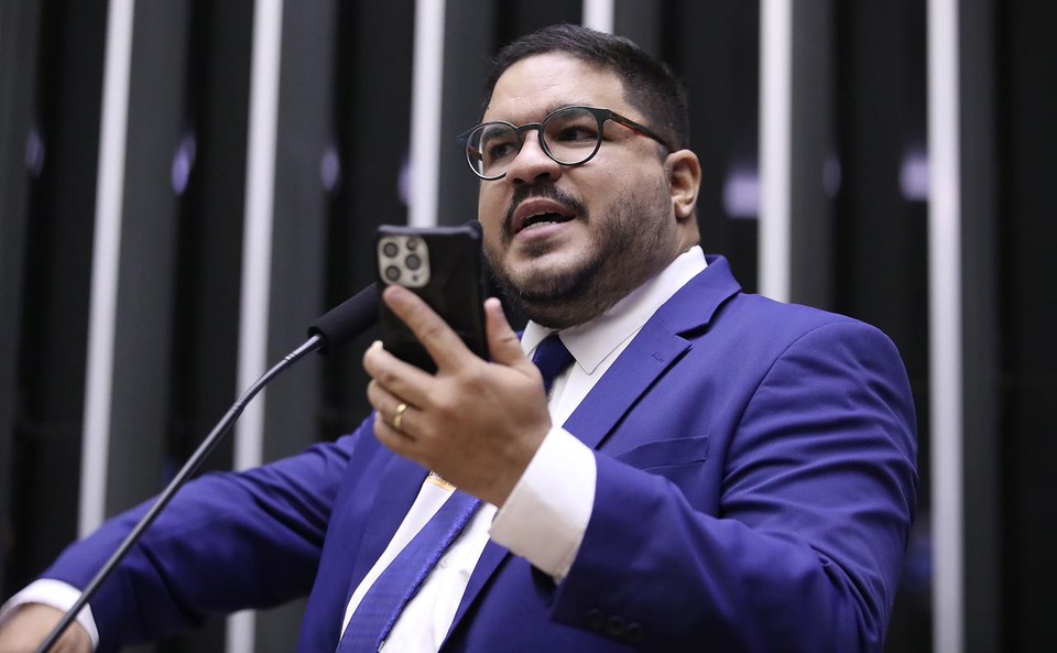 O presidente da AMAPE, Thiago Silva, que tambm  diretor de polticas pblicas da FEMBRAPP - Federao dos Motoristas por Aplicativos do Brasil, ressaltou que o projeto s beneficia as plataformas, o governo, alm dos prprios sindicatos (Foto: Mrio Agra/Cmara dos Deputados)