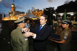 Governador Paulo Câmara entrega 519 insígnias a policiais recém-promovidos (Hélia Scheppa/SEI)