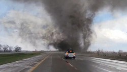 Vdeo: dezenas de tornados causam prejuzos e mortes nos Estados Unidos  (foto: Reproduo/X)