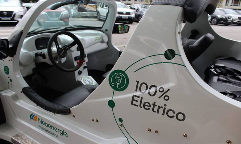 O veculo tem capacidade para cinco pessoas, pesa 1.000 quilos e possui uma bateria de 7,6 kWh, com uma autonomia que pode chegar a 100 km (Foto: Divulgao/Neoenergia)