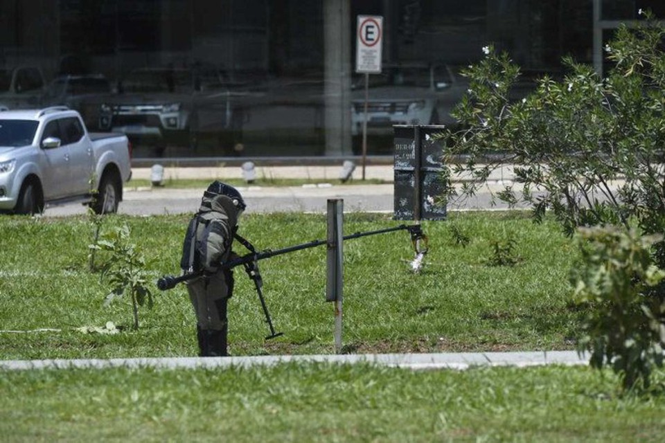 Esquadro Anti Bomba do Bope e Polcia Federal em ameaa de bomba no Aeroporto (foto: Minervino Jnior/CB/D.A.Press)