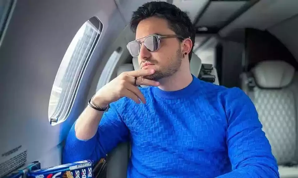 Felipe Neto comemorou a parceria com a marca Bis (foto: Reproduo/Instagram)