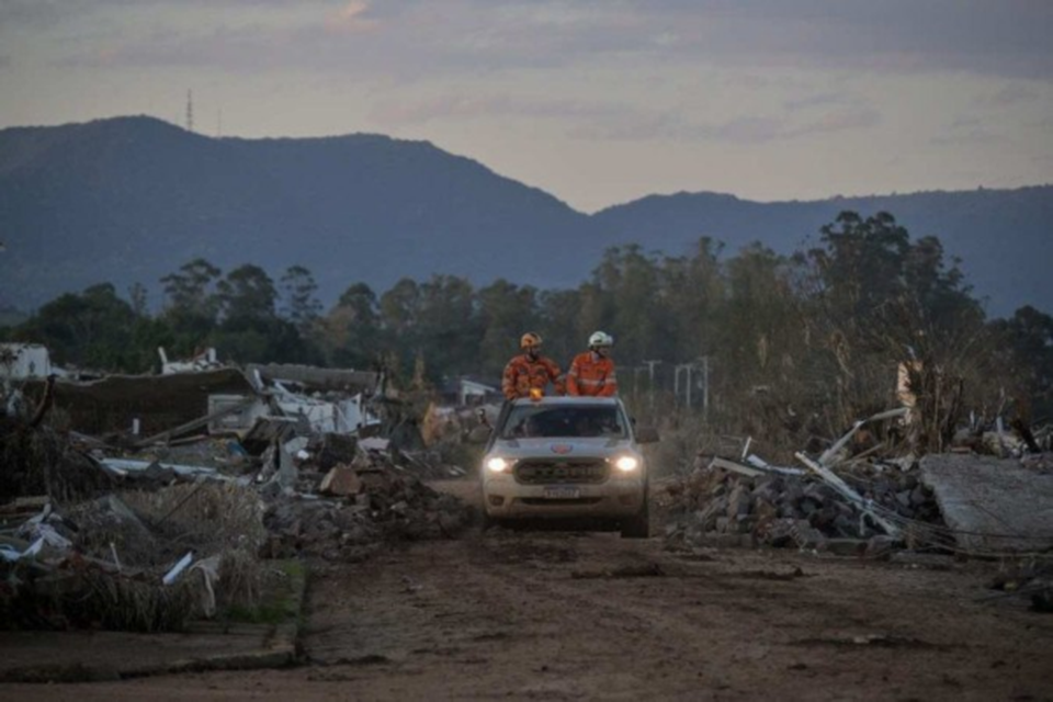 Um novo alerta de chuva e vento forte foi emitido ontem pela Defesa Civil  (Crdito: AFP)