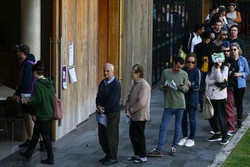 Australianos votam em eleio marcada por inflao e tarifas de Trump (foto: SAEED KHAN/AFP
)