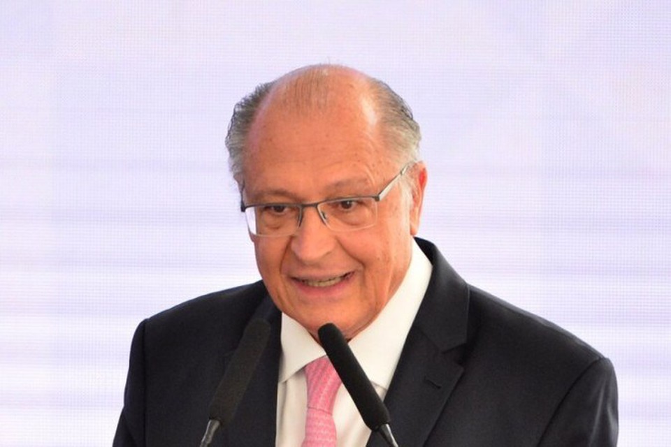 
Presidente em exercício, Geraldo Alckmin, falou, por videoconferência, em almoço de confraternização dos dirigentes de bancos (foto: Ed Alves/CB/D.A Press)
