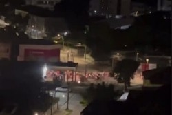 Jovens de moto fizeram muito barulho no Recife 