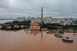 
Segundo balano da Defesa Civil estadual, at esta tera-feira (07), o nmero de mortes causadas pelas enchentes  de 90.362 pessoas continuam desaparecidas