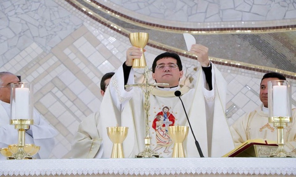 O novo arcebispo sucedeu Dom Fernando Saburido, que foi responsvel pela Arquidiocese durante 14 anos (Foto: Divulgao)