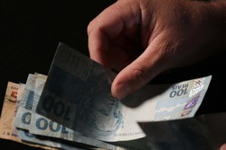 40% dos brasileiros tm rendimento 40 vezes menor do que o 1% mais rico (foto: Jos Cruz/Agncia Brasil)