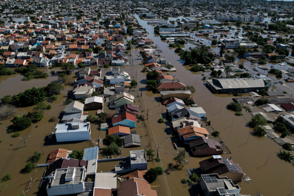 Vista aérea de uma área alagada de Canoas, município ao norte de Porto Alegre (Crédito: NELSON ALMEIDA / AFP)