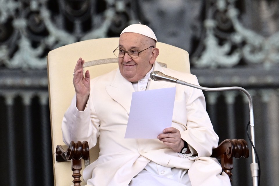 Apesar dos problemas de sade, papa mantm ritmo frentico em Roma (foto: Alberto PIZZOLI / AFP)