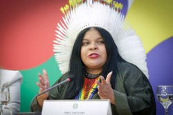 
Ministra Sonia Guajajara em coletiva de imprensa para anúncio de medidas do governo federal para a terra indígena Yanomami