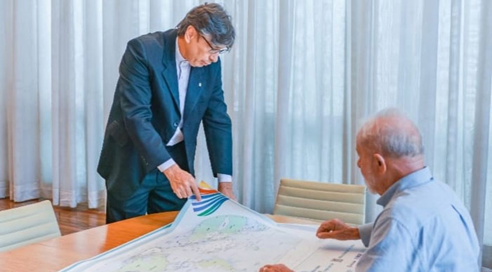 Lula foi o primeiro a receber o mapa  (foto: Ricardo Stuckert )