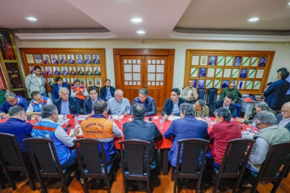 Lula conduz reunio dos representantes dos Poderes com governo gacho e prefeitura de Porto Alegre. Consenso  buscar solues rpidas (Crdito: Ricardo Stuckert/PR)