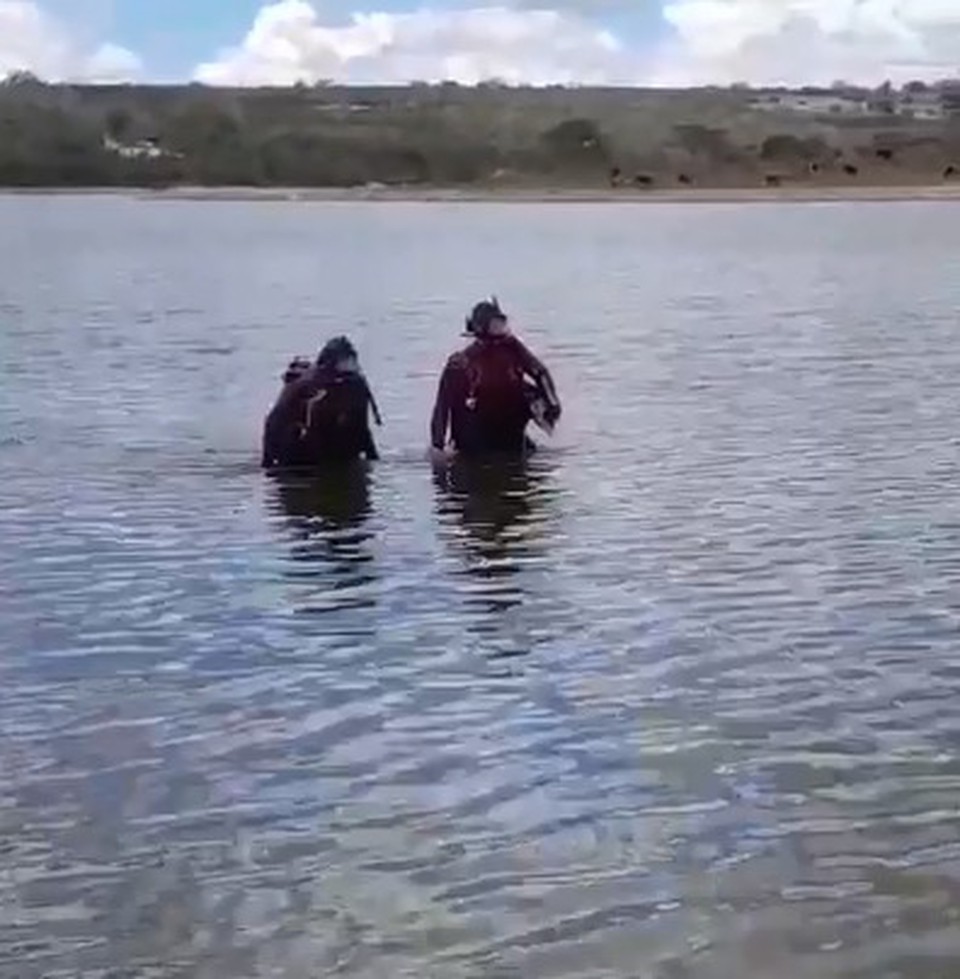 Antes do corpo da vtima ser localizado s margens da represa, socorristas ainda fizeram buscas para tentar resgatar a vtima  (Foto: Reproduo/Redes Sociais )
