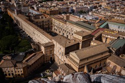 Vaticano acelera os trabalhos para preparar Capela Sistina para o conclave (Foto: Dimitar DILKOFF / AFP)