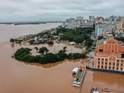 Nvel do Guaba pode levar 12 dias para ficar abaixo da cota de inundao (foto: Gilvan Rocha/Agncia Brasil)