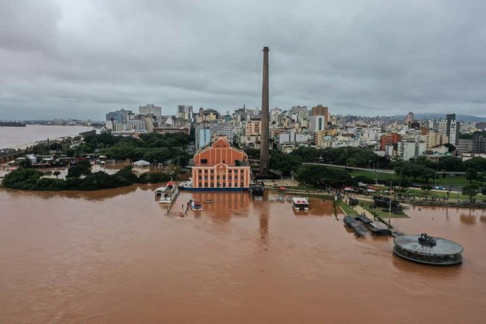 
Segundo balano da Defesa Civil estadual, at esta tera-feira (07), o nmero de mortes causadas pelas enchentes  de 90.362 pessoas continuam desaparecidas (foto: Gilvan Rocha/Agncia Brasil)