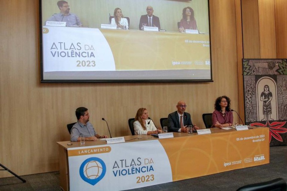 
Lançamento do Atlas da Violência 2023, no Rio de Janeiro: taxa de homicídios no Brasil cai, mas cresce entre mulheres, negros, indígenas e população LGBT  (foto: Jose Cruz/Agência Brasil)