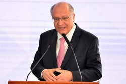 "A educação foi uma das áreas que o governo anterior mais retrocedeu. Com uma proposta de voltar para o passado com a criança estudando em casa", disse Alckmin
