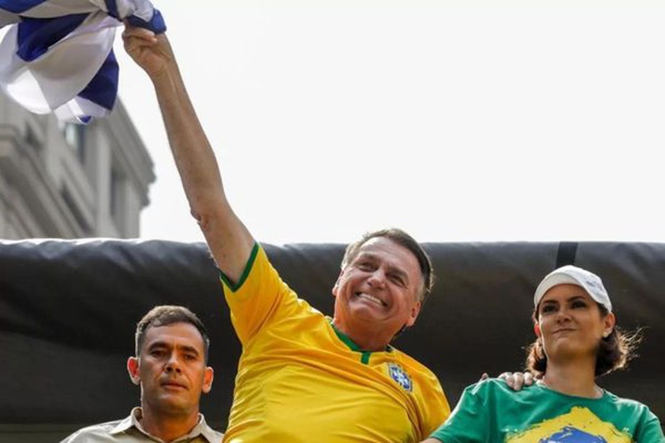 Bolsonaro e Michelle em ato na Avenida Paulista
 (Crdito: Marcerlo Chello / Metrpoles)