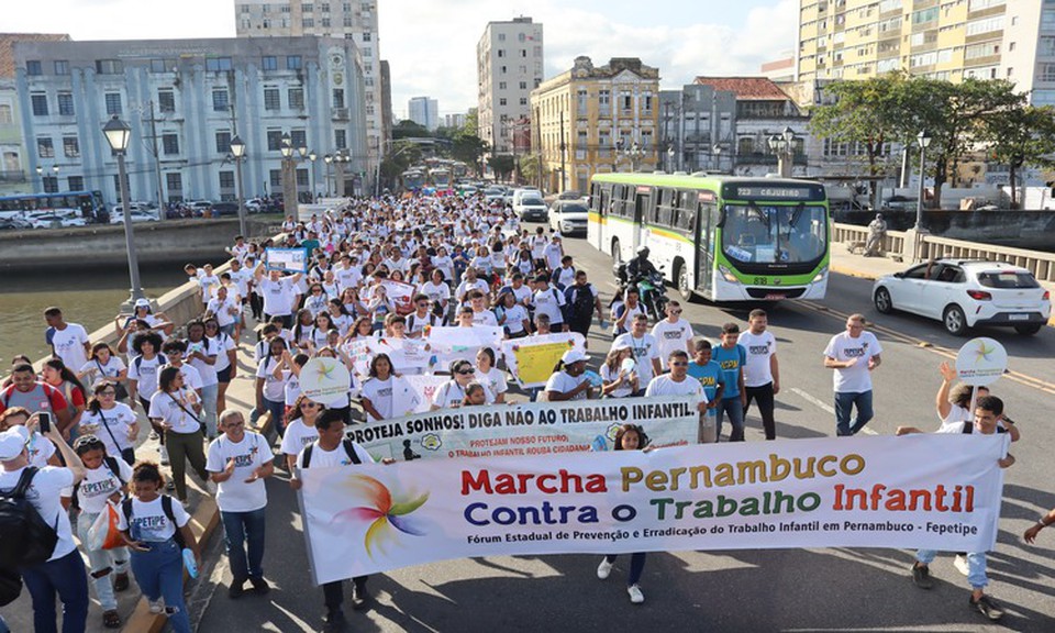 A marcha tem como objetivo chamar a ateno da sociedade para a realidade de milhares de crianas e adolescentes que ainda enfrentam a violao de seus direitos (Foto: Priscilla Melo DP foto)