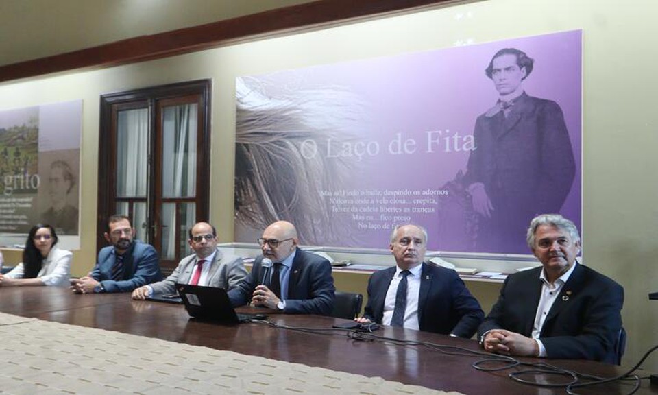 Reitores das universidades federais em Pernambuco se pronunciaram sobre situao oramentria das instituies no prdio da Faculdade Direito do Recife, na manh desta sexta (3). (Priscilla Mello/DP)