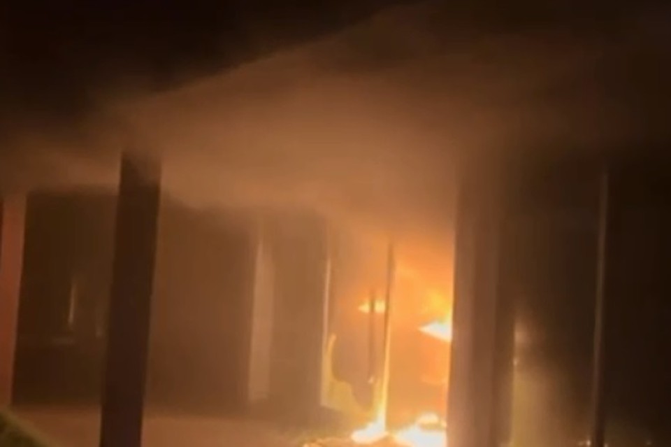 Casa foi incendiada em balneário  (Foto: reprodução/ Redes Sociais )