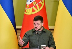 Zelensky: apenas 'diplomacia' porá fim à guerra na Ucrânia (Foto: Sergei SUPINSKY / AFP)