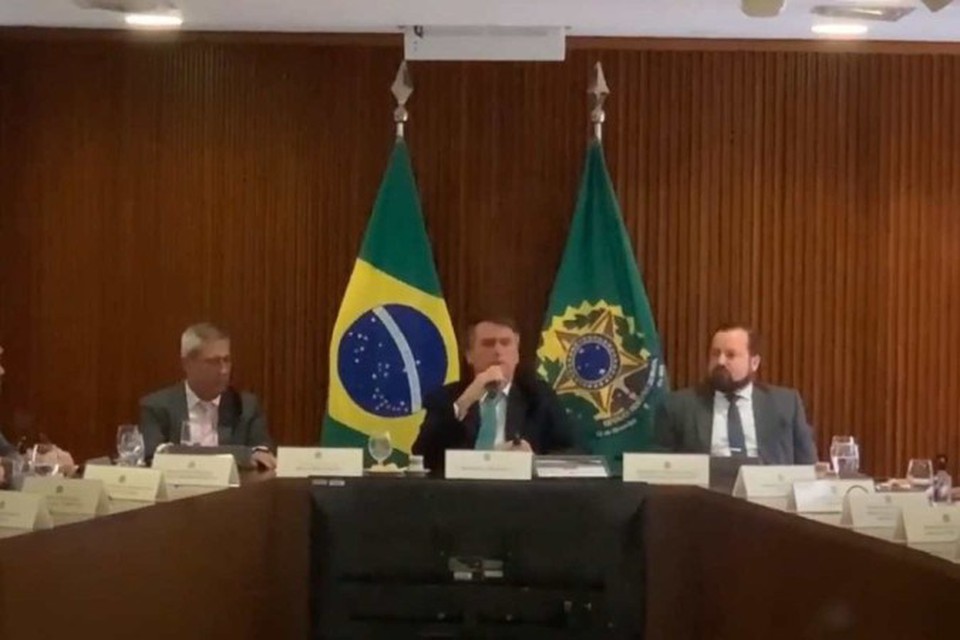 
Na abertura do encontro, registrado em vdeo,  possvel visualizar os representantes do Itamaraty, que seguem no curso normal de suas carreiras e foram nomeados para funes no governo petista  (foto: Reproduo/STF)