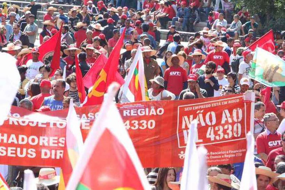 O ato traz o lema 1 de Maio %u2013 Dia do Trabalhador e da Trabalhadora por um Brasil mais justo (Foto: Roberto Parizotti/Arquivo/CUT)