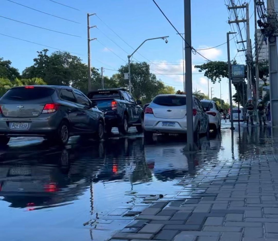reas que possuem aterros so mais propensas a passarem por este tipo de situao (Foto: Reproduo/Twitter)