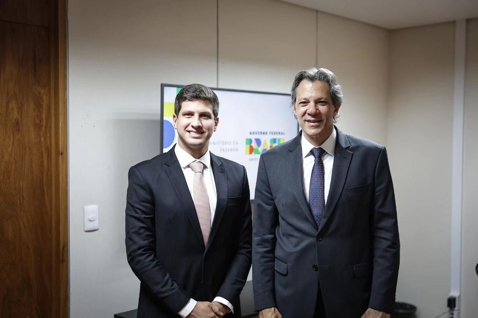 Prefeito do Recife, Joo Campos (PSB), se encontrou com ministro da Fazenda Fernando Haddad (PT) nesta tera-feira (15) (Rodolfo Loepert/Divulgao)