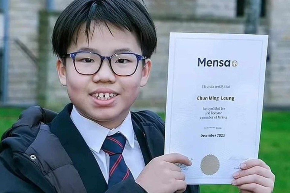 Cyrus Leung, de 12 anos, consegue entrar na Mensa, com nota de 160 (foto: Dean Atkins/SWNS)
